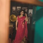 Gouri G Kishan Instagram - Oh-so vintage, oh-so pristine 🪞🍂 Photography : @_harikumar._ Concept & styling : @amritha_lakshmi___ @styledby_al_ Mua : @neethu_makeupartist Costume : @tatvadesignelement Decor : @wenyu_events Bts : @__naim.___ Camera team : @gokul_pratheep_ Styling team : helana______ Location : @floor911_obscura #vintage #instagram #classic #style #fashion #hotpink #art #viral #retro #aesthetic