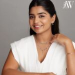 Gouri G Kishan Instagram - Digital Cover Star Gouri G Kishan looking fresh and radiant! Wearing elegant jewellery from Joy Alukkas's Grace by Platinum Evara, she is a star, in and out! Click the LinkInBio to read the exclusive interview. Jewellery By : @joyalukkas @platinumevara Photography : @vinothdk Styled By: @shilpavummiti White Outfit : @shilpavummiti Blue Outfit: @chaitanyarao_official Hair & Make-up- @danam_mua @vurvesalon #coverstar #digitalcover #gourigkishan #joyalukkas #platinumevara #tamilactress #tamilcinema