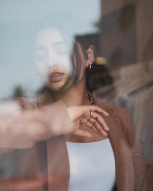 Gouri G Kishan Instagram - just a peace lovin’ soul 🍂

Styled by @raveexa 

Photography @_briman24 

MUAH @meticulous_makeovers