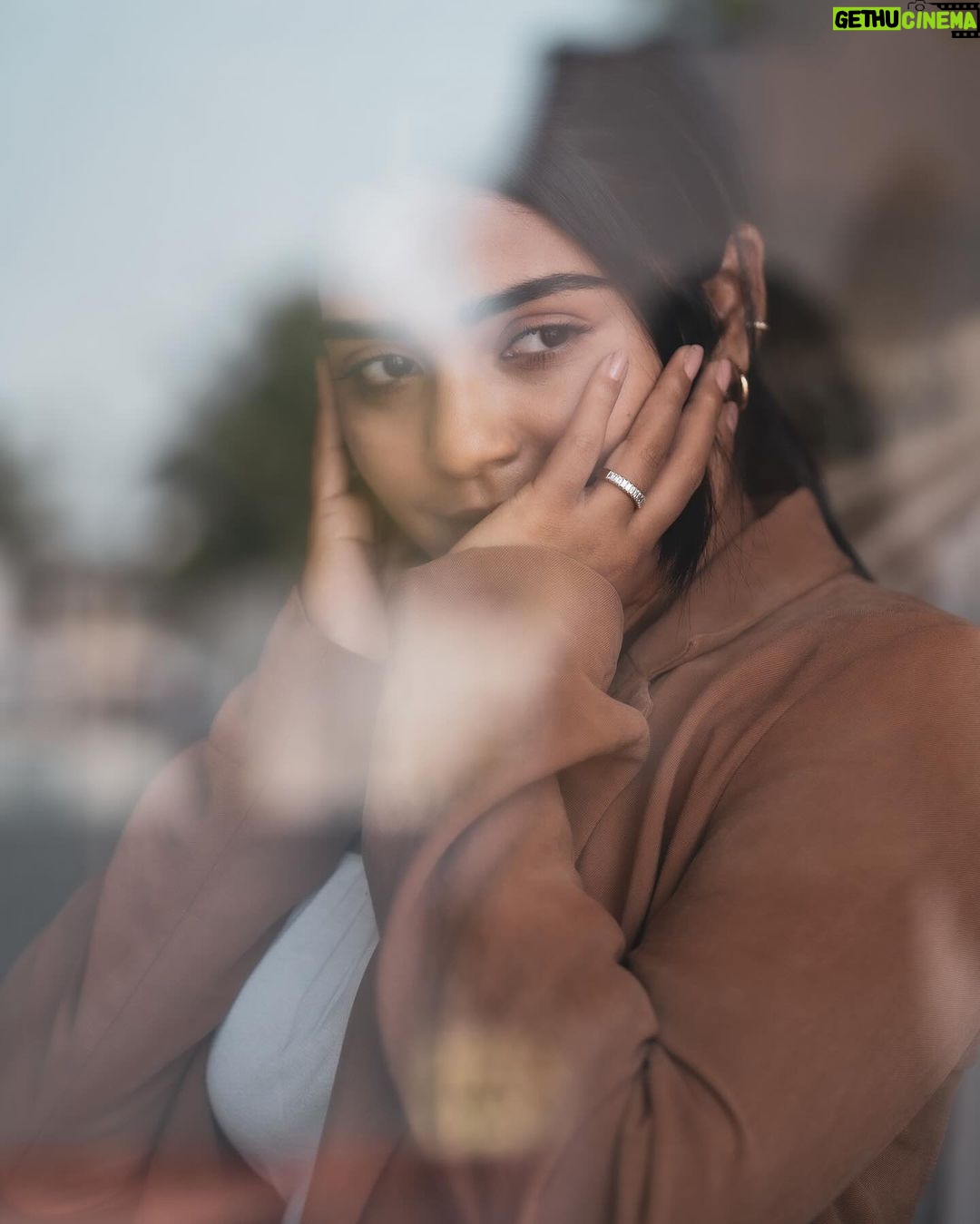 Gouri G Kishan - 188.6K Likes - just a peace lovin’ soul 🍂
Styled by @raveexa
Photography @_briman24
MUAH @meticulous_makeovers