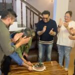 Govinda Instagram - Had such a Lovely Afternoon Celebrating my dearest @shaktikapoor Dada’s Birthday at my Home ❤️🎂🎉 #funtimes