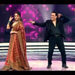 Govinda Instagram - Grand Finale mein lagaane chaar chand aa rahe hain Hero No. 1 aka Govinda! Dekhiye #SaReGaMaPa - Grand Finale, iss Ravivaar, 9 baje, sirf #ZeeTV par aur kahin bhi, kabhi bhi @zee5shows par. #SRGMP2023 #MarutiSuzukiArenaSRGMP #NeetiMohan #AnuMalik #AdityaNarayan #HimeshReshammiya #GrandFinale #Promo #Govinda @anumalikmusic @neetimohan18 @realhimesh @adityanarayanofficial @govinda_herono1 @haarshlimbachiyaa30 @msarenaofficial