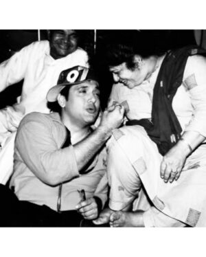 Govinda Instagram - #Rip Saroj Khan ji 🙏🏻💔 Masterji Love you always !!