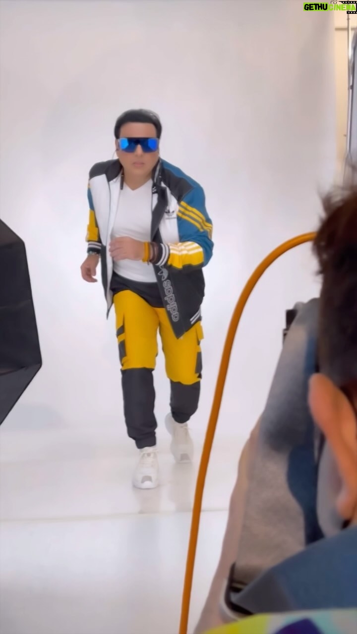 Govinda Instagram - #btswithdabboo With Great Govinda! 💙💛 @govinda_herono1 📸 Photography @dabbooratnani Videography @manishadratnani Edit by @myrahratnani Post production @dabbooratnanistudio #dabbooreels #dabbooratnani #dabbooratnaniphotography #dabbooratnanicalendar #govinda #herono1 23.09.2023 Dabboo Ratnani Photography