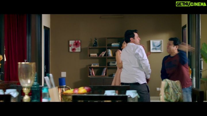 Govinda Instagram - Beat the #mondayblues, start your week with Fryday #fryday #intheatresnow @inboxpictures @abhishekdogra83 @fukravarun