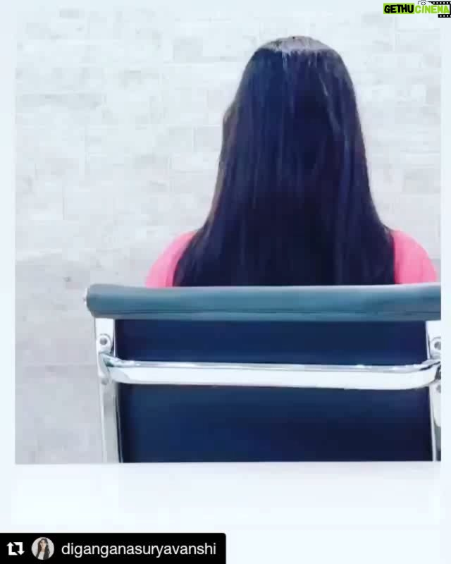 Govinda Instagram - Thank you so much! It was lovely seeing you do this 😊 #Repost @diganganasuryavanshi (@get_repost) ・・・ @govinda_herono1 you are great! And this was so much fun to do! #sayitlikegovinda #challenge #accepted @inboxpictures I nominate @avika_n_joy @manishmischief @beingmudassarkhan @ankitbathla10 @sanaaminsheikh @shaleenbhanot Go guys💃 #FryDay #12thoctober2018 in the theatres near you ❤️