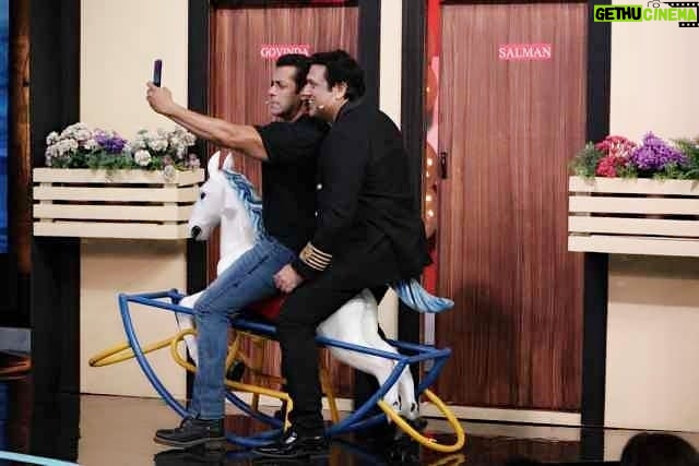 Govinda Instagram - Hope u guys enjoyed #biggboss12 last night as much as we did. Great fun after a long time with @beingsalmankhan 🎉 Big Boss