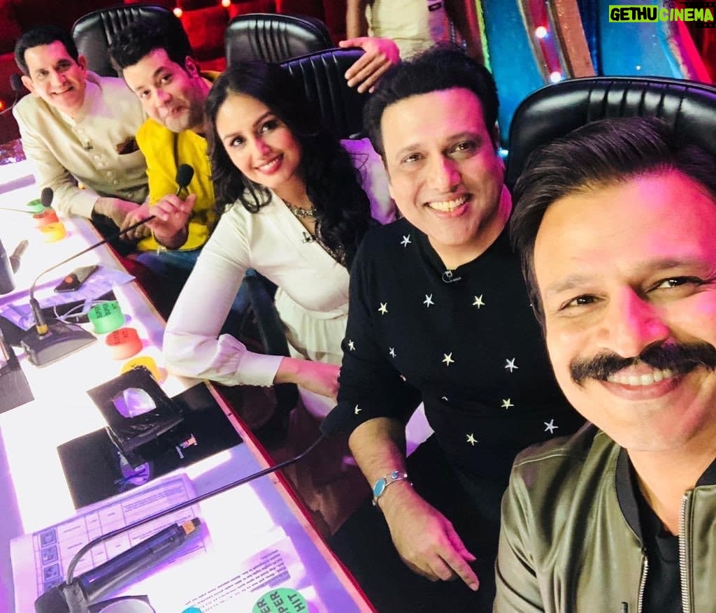 Govinda Instagram - Had such a great time and so much fun at #indiasbestdramebaaz with @fukravarun @vivekoberoi @iamhumaq and umang @zeetv #Fryday 🎉