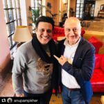 Govinda Instagram - Thank you so much sir, It was lovely meeting you & even my favourite movies with you are #SholaAurShabnam & #HaseenaMaanJayegi😉..I still remember I couldn’t shoot half day for #SholaAurShabnam because you made me laugh so much that I would laugh between the takes!You have always been an inspiration.🤗 #Inspiration #FavouriteActor @anupampkher Repost @anupampkher with @get_repost ・・・ It was so wonderful to bump into one of my favourite actors, the one and only @govinda_herono1. I have done number of films with him. #SholaAurShabnam and #HasinaMaanJayegi are two of my favourites. There is no one who can match his spontaneity.😎 #HeroNo1 #SuperbActor #GreatDancer London, United Kingdom