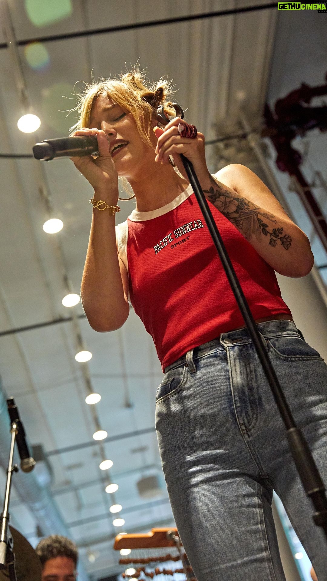 Grace VanderWaal Instagram - thanks for dancing in the lions den with me 🤍 @pacsun #mydenimstory