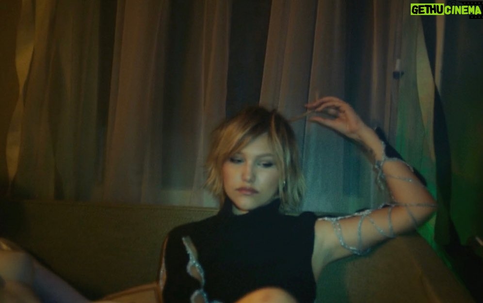 Grace VanderWaal Instagram - Some stills from lions den video coming out Friday🖤✨ 2 DAYS!!!!!!!!!!!!!