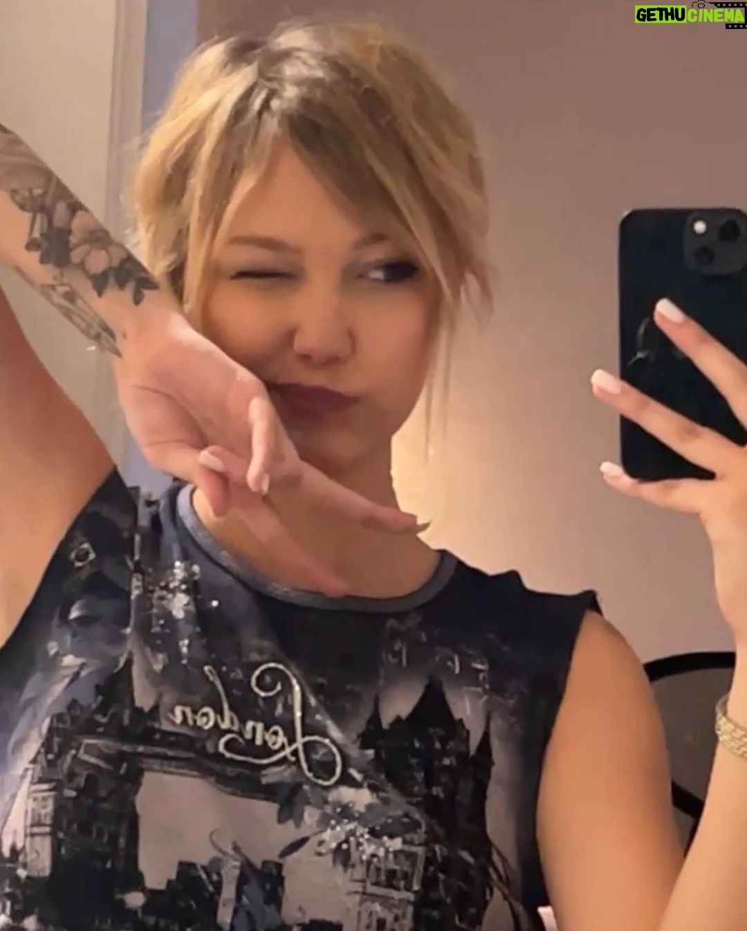 Grace VanderWaal Instagram - Volume uppppp✨✨