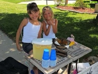 Grace VanderWaal Instagram - My sister + best friend in the whole worlds birthday🖤 I love growing up with you you’ve made me who I am😠I’m so proud okay bye I’m crying
