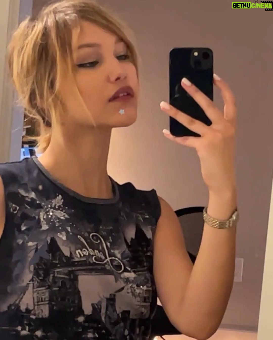 Grace VanderWaal Instagram - Volume uppppp✨✨