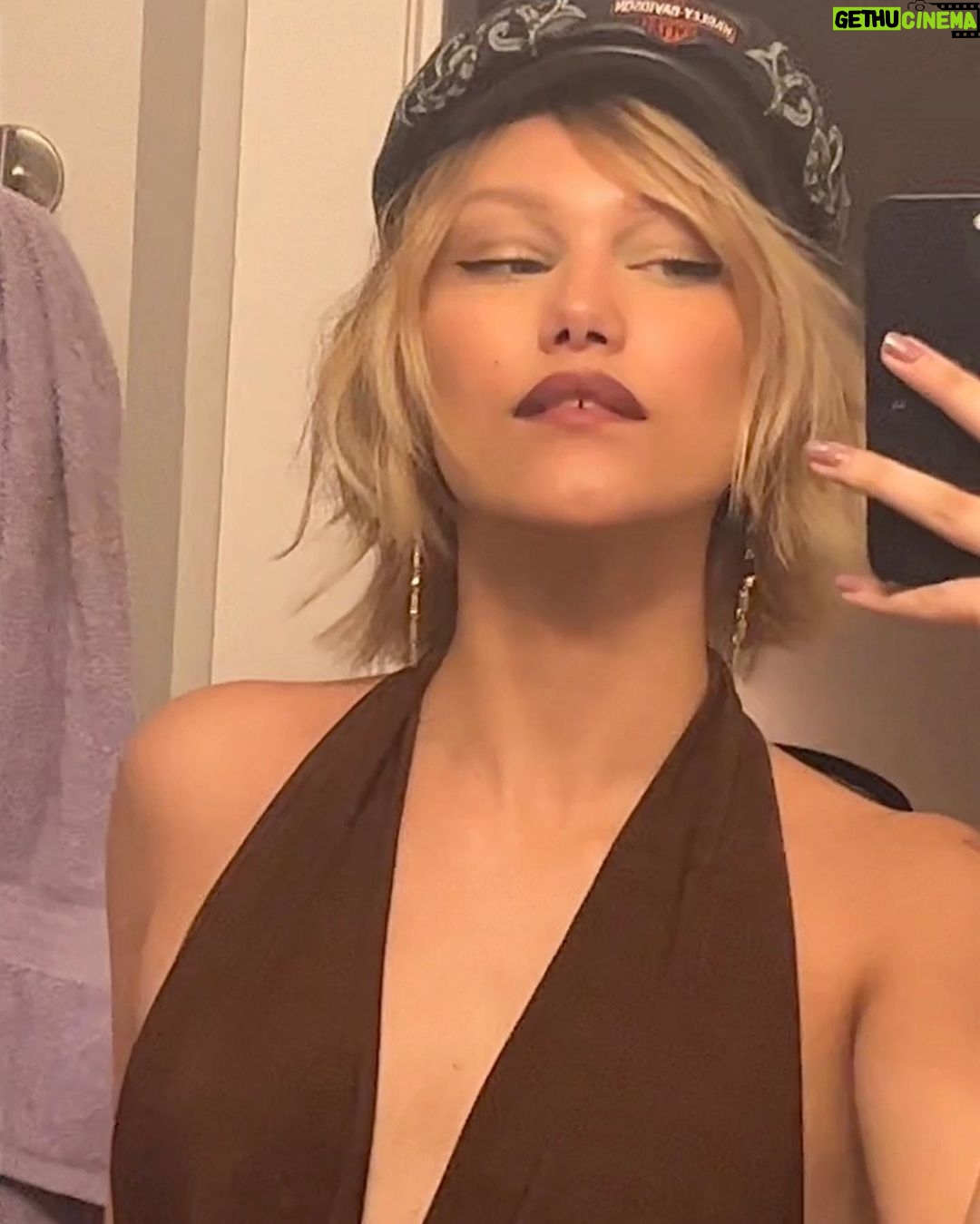 Grace VanderWaal Instagram - Do we see the vision😗🤌🏻