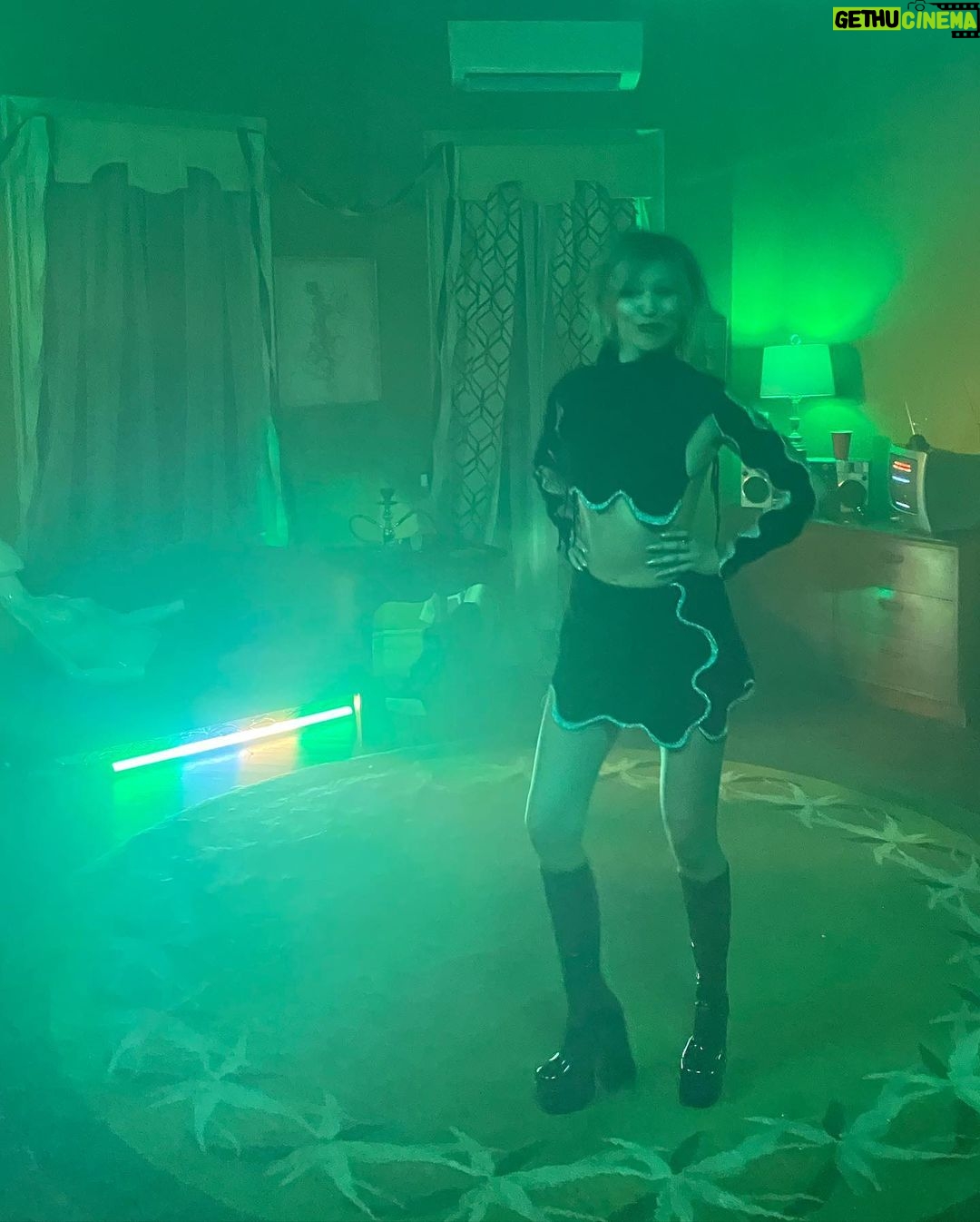 Grace VanderWaal Instagram - I said soonnnn😌😌 really excited about this one