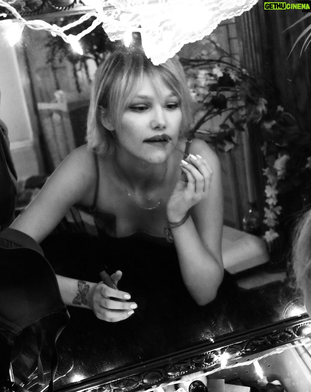 Grace VanderWaal Instagram - vintage glamour ~~~~~ 📸-@carsonpagephotography
