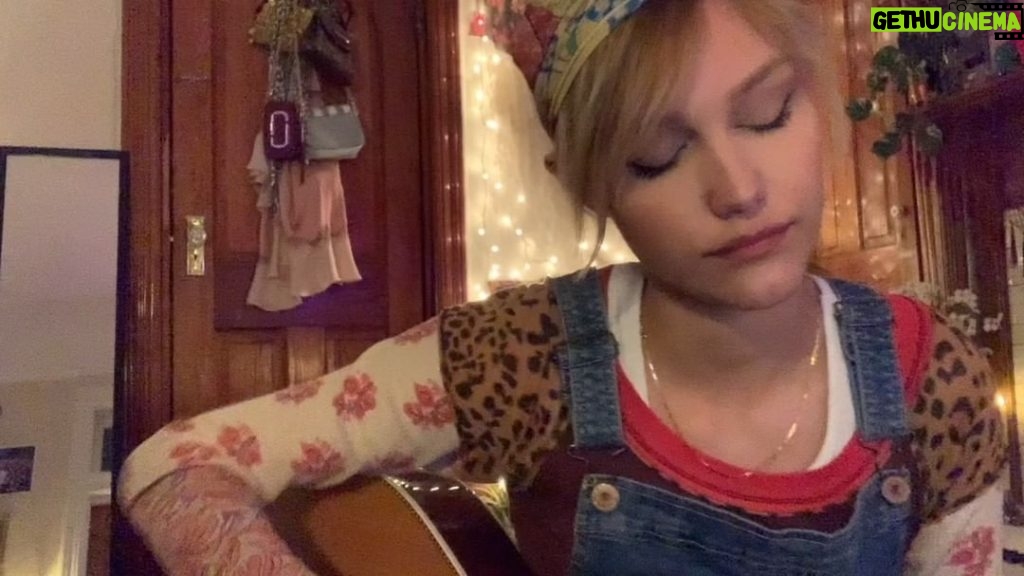 Grace VanderWaal Instagram - comedown joesef cover idk im bored also the heat is broken in my apartment right now AND IM SO COLD