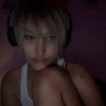 Grace VanderWaal Instagram - the more you look at these the stranger my leg looks wtf