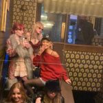 Grace VanderWaal Instagram - 🍾💋🤟🏻