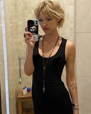 Grace VanderWaal Instagram - Alexa play Mother Mother