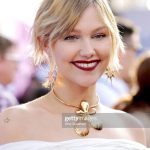 Grace VanderWaal Instagram - Star girl premiere tonight in La 🌟 @daniandemmastyle @crystallize @disneyplus @congtriofficial @versace @hanut101 @outhousejewellery @levian_jewelry Hollywood, California