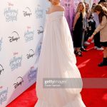 Grace VanderWaal Instagram - Star girl premiere tonight in La 🌟 @daniandemmastyle @crystallize @disneyplus @congtriofficial @versace @hanut101 @outhousejewellery @levian_jewelry Hollywood, California