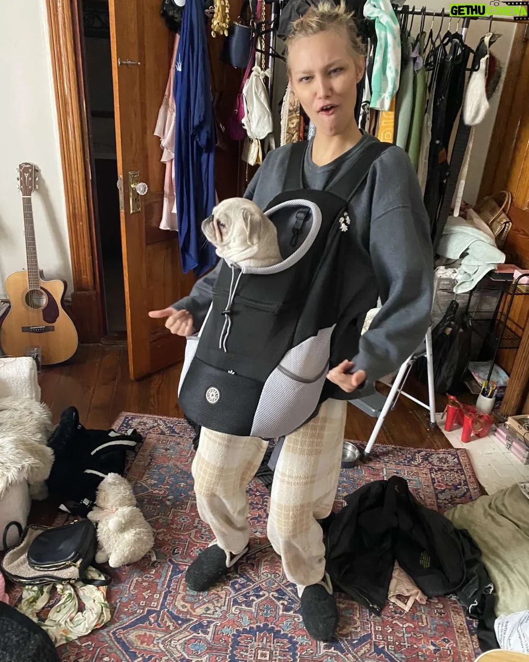 Grace VanderWaal Instagram - EVERYONE LOOK AT WHAT I GOT