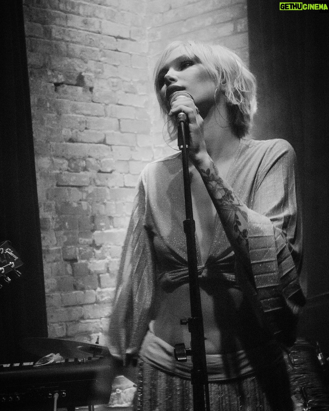 Grace VanderWaal Instagram - @sleepwalk.nyc on Saturday best crowd ever love you guys thank you to everyone who came out!!!!!!!!!!!! Look out for more shows if you didnโt make it๐๐๐