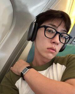 Gray Instagram - 🤓