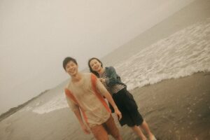 Greg Hsu Instagram - 青春18 x 2 

看似是個青春純愛的love Story，
但卻有個大人的靈魂在裡面。

也許也是給大人的一封情書。

謝謝兩地合作的演員與團隊，何其榮幸。

謝謝來看電影的好朋友們

你們也是我青春33-通往34的旅程的一部分。

一句話形容這部電影的話我會說：

外表看似小孩智慧卻過於常人的！一部電影。

最愛青春的導演和監製🫶

@seishun18x2tw 
@seishun18x2