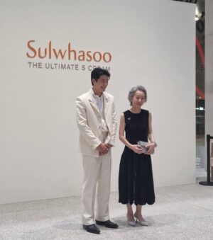 Greg Hsu Instagram - 與奧斯卡最近的時刻。

謝謝 @sulwhasoo.official 
 @sulwhasoo.taiwan