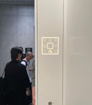 Greg Hsu Instagram - 與奧斯卡最近的時刻。

謝謝 @sulwhasoo.official 
 @sulwhasoo.taiwan