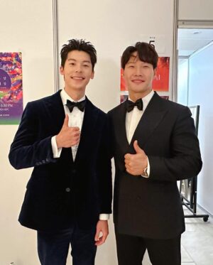 Greg Hsu Instagram - 謝謝百想。

很榮幸能跟 @leejehoon_official 帝勳歐巴ㄧ起頒獎，謝謝如此溫柔的對待。

接下來⋯我的百想日記。🫣☺️