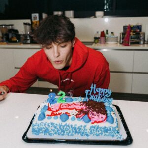 Griffin Johnson Instagram - idk about you, but im feelin 22 👨🏻‍🦳
-
-
thank you all for the birthday wishes.. i am beyond blessed for the amazing people in my life.