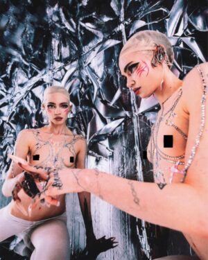 Grimes Instagram - Making stuff 

@amberasaly @nusi_quero @turnerturner