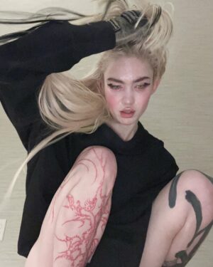 Grimes Instagram - Obligatory "plz listen to new music " post (link in bio)

Altho I do genuinely love and adore this song ngl, @anyma - if I ever get to do a video for it rly feeling some sci fi phantom of the opera thing where I'm the phantom and we're the only two ppl left on a giant spacecraft that's lost contact.  Like toxic horror pseudo Victorian gay space romance. 

Ps so stoked w this tattoo by @caidasindesamparo - got a bunch of amazing pics of it yesterday 🙏🏻 I am marveling at this masterpiece on my leg 🚀🪐🤍