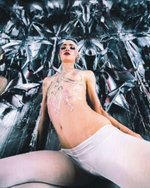 Grimes Instagram - Making stuff 

@amberasaly @nusi_quero @turnerturner