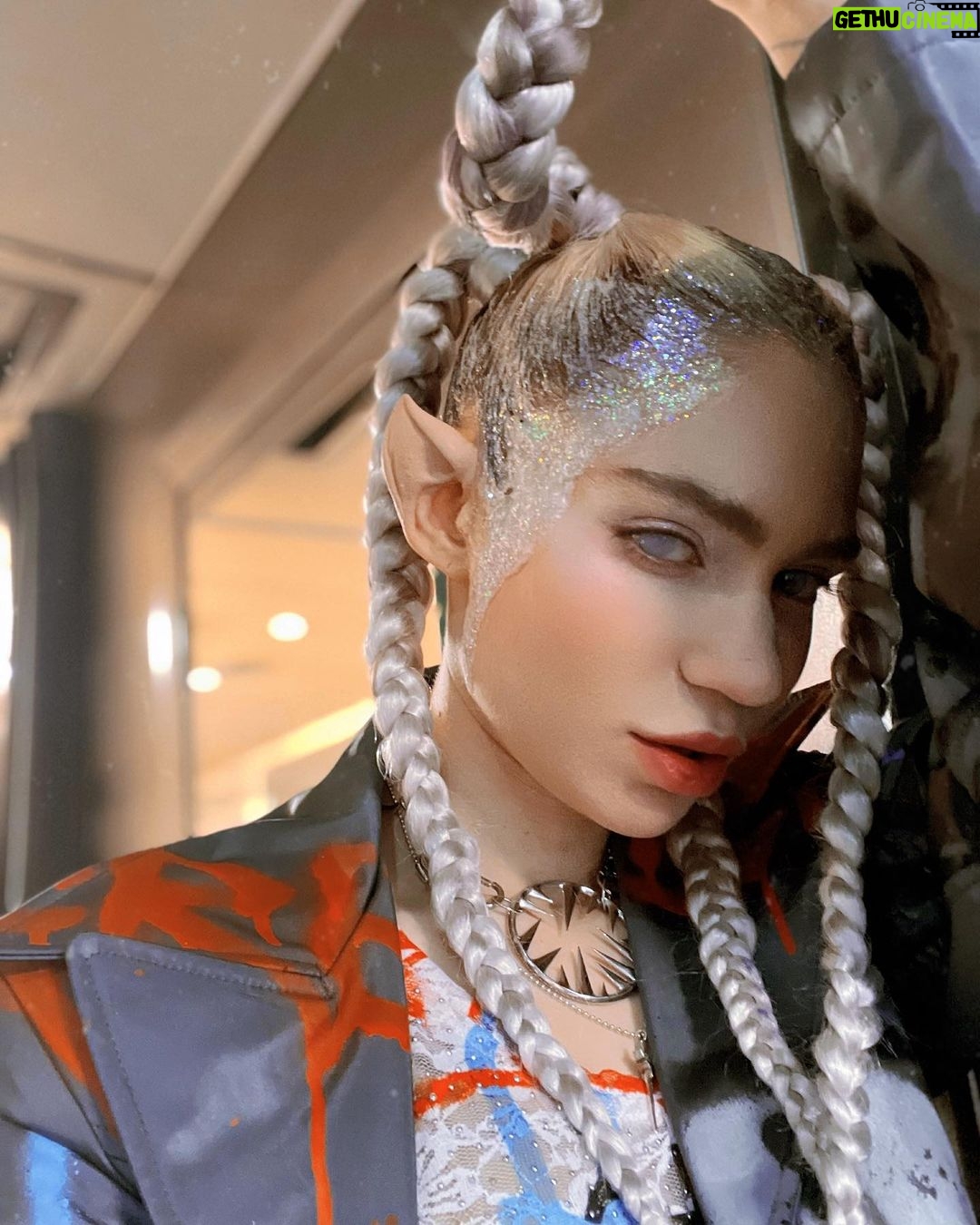 Grimes Instagram - Going to be on the Metaverse Stage with @liv_boeree in an hour! Will be talking about HOMO TECHNO and more ✧♫ @discord discord.gg/grimessalon