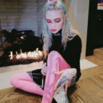 Grimes Instagram – Hey guys my coloring book is in stores now
If u wanna support indie/ local book stores u can get it at (link in bio)

Illustrations by grimes 

📷 @liv_boeree