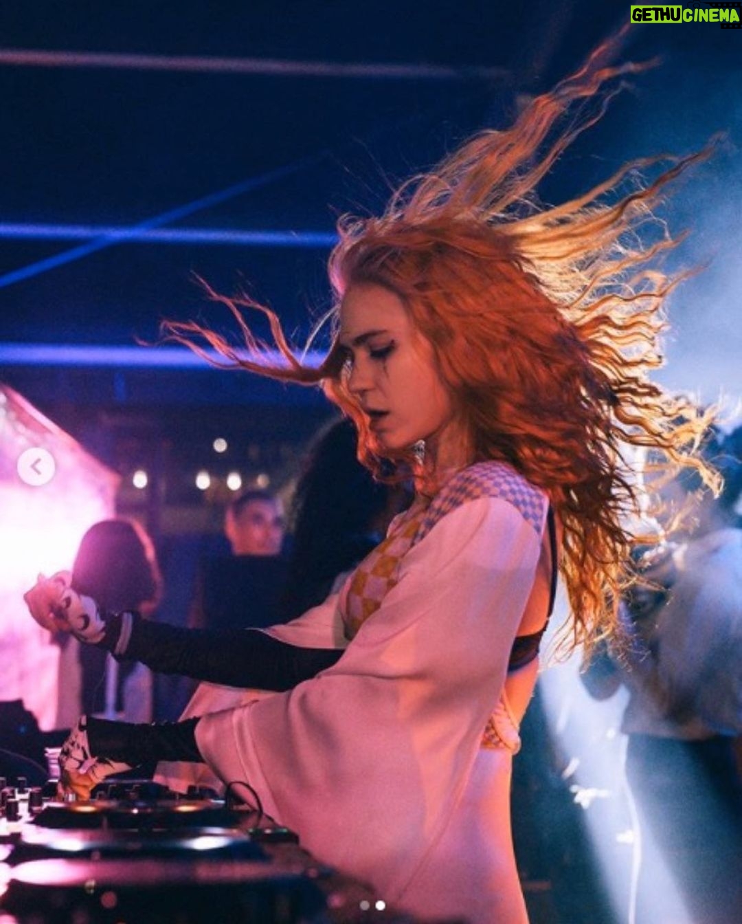 Grimes Instagram - Ethereal techno? đ§đťââď¸đ¸ OK 4ĂŚm tomorrow ?!