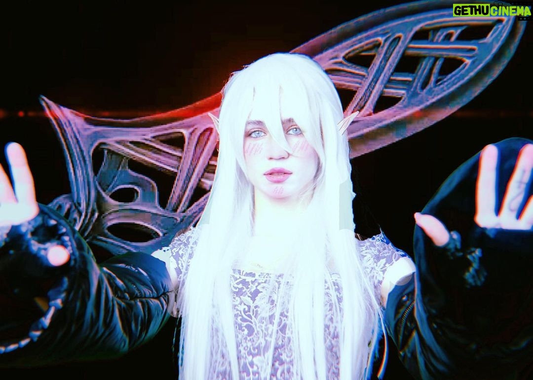 Grimes Instagram - I tried to put this album out 3 times over the last 1.5 years! 😓🌙🖤 .. ..finally... getting close!!!! Argh hahaha So heavy,, Link in bio ~ !