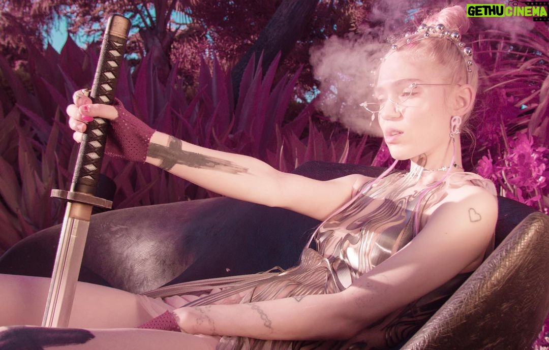 Grimes Instagram - ⚔️VIOLENCE⚔️Official Video now live!! 🧚🏻♀️