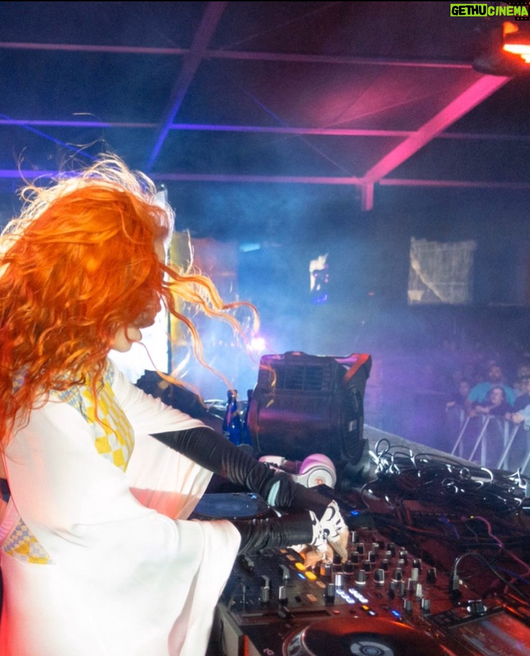 Grimes Instagram β Ethereal techno? π§π»ββοΈπΈ OK 4Γ¦m tomorrow ?! | Gethu