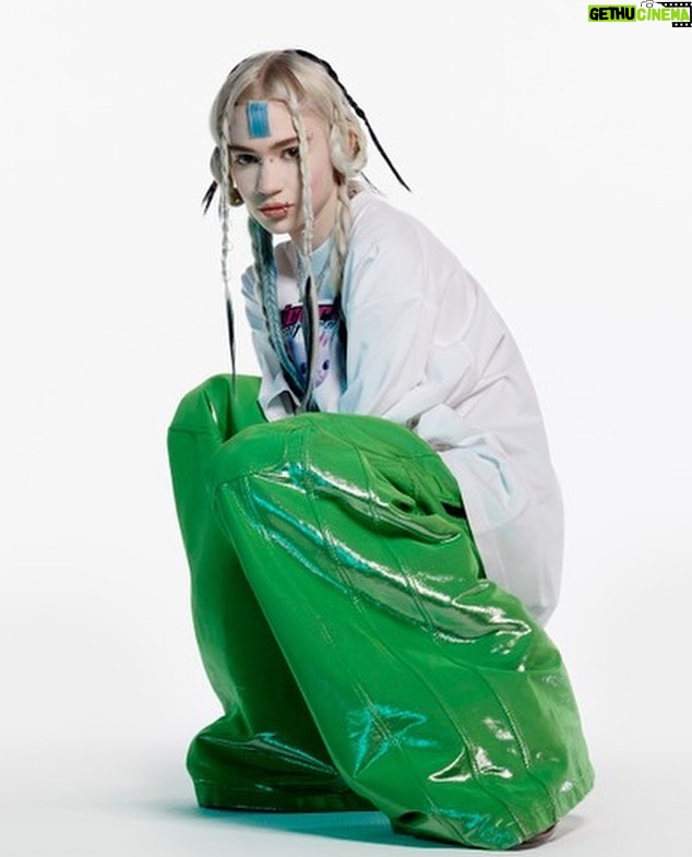 Grimes Instagram - In conversation with EARTHEATER for @thetravelalmanac This was insanely fun Magazine: @thetravelalmanac Interview: @eartheater Photographer: @charlottemwales Stylist: @clare_byrne Hair: @evaniefrausto Make Up: @samvissermakeup Manicurist: @nailsbymei Casting: @bertmartirosyan Publicist: @Huxley