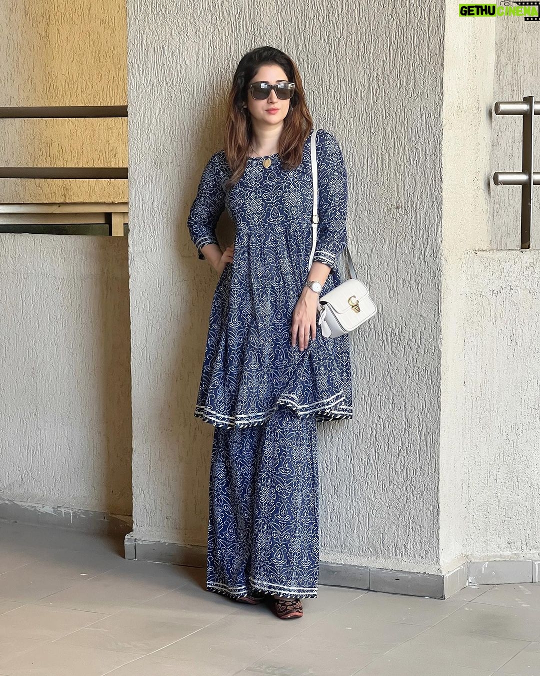 Gungun Uprari Instagram - “Monday Morning Blues? Why not change the color of your Monday to yellow and brighten up the coming week ❤️ Starting this week with bright , beautiful and comfortable dresses from @pukhya.jaipur 💐 . . Pr @maverick.communication01 ❤️ . . #indianwear #jaipur #shopping #weekdays