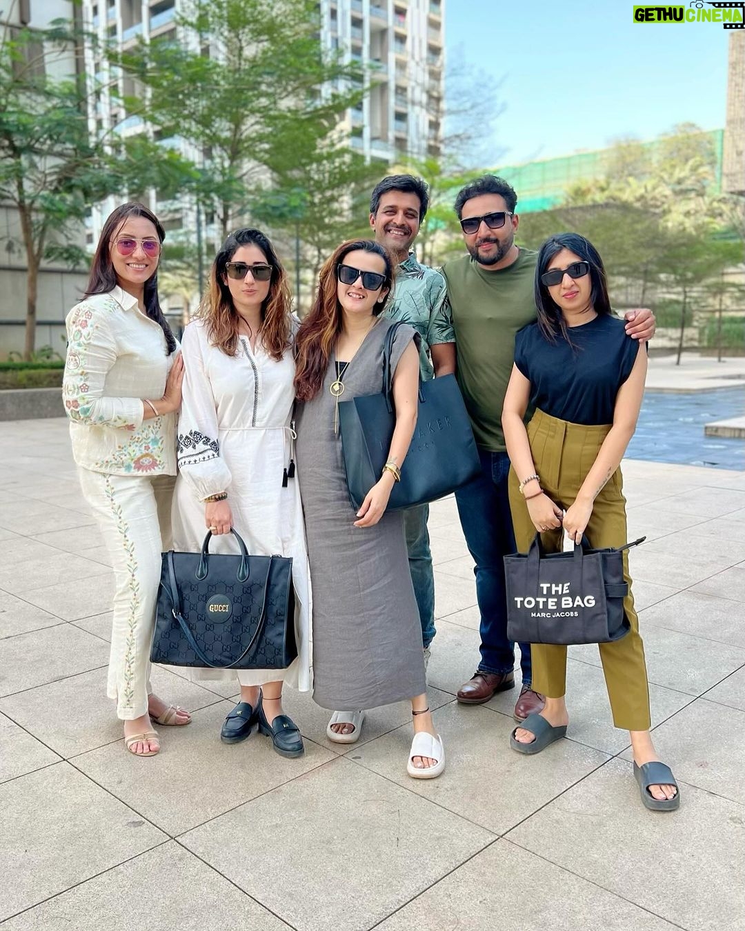 Gungun Uprari Instagram - Reunited at last @gvieaesthetic #friends #reunion Wadala,mumbai