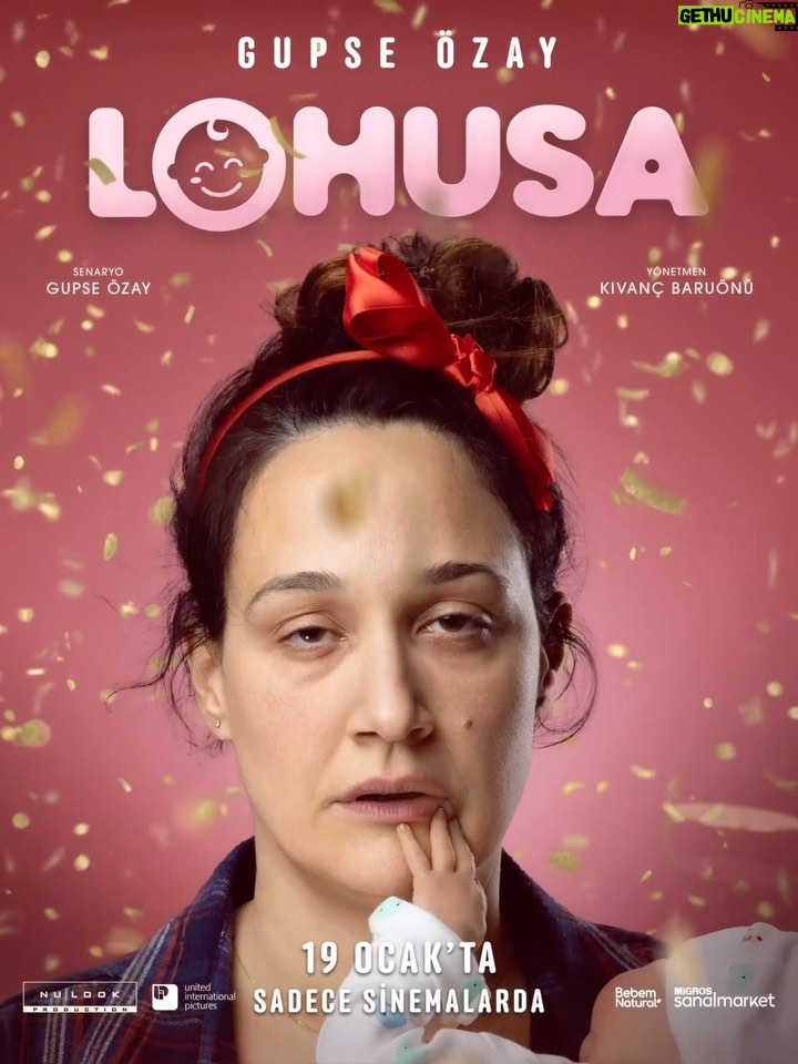 Gupse Özay Instagram - Ben dayanamadım altına şarkımı koydum hdjdndndndndn :) Siz de kendi lohusalık şarkınızı koyun. Beni tagleyin ya da #lohusa #lohusafilm hashtagleriyle paylaşın 🍿