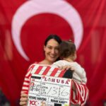 Gupse Özay Instagram - Cumhuriyet Bayramımız kutlu olsun! #cumhuriyet100yaşında Kızım senin de ilk Cumhuriyet Bayramı'nı kutlarım. ❤️ @burakkan1