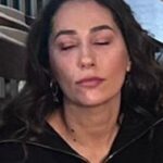 Gupse Özay Instagram - Heyecan ve sevinç içinde bir şeyler anlattığım sırada dostlarım..... Kaydırın lütfen.